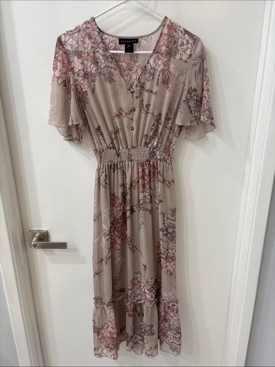 Stella & Julie Dresses & Skirts - Stella & Julie Taupe Floral Midi Dress with Blush Floral Accents Elastic waist